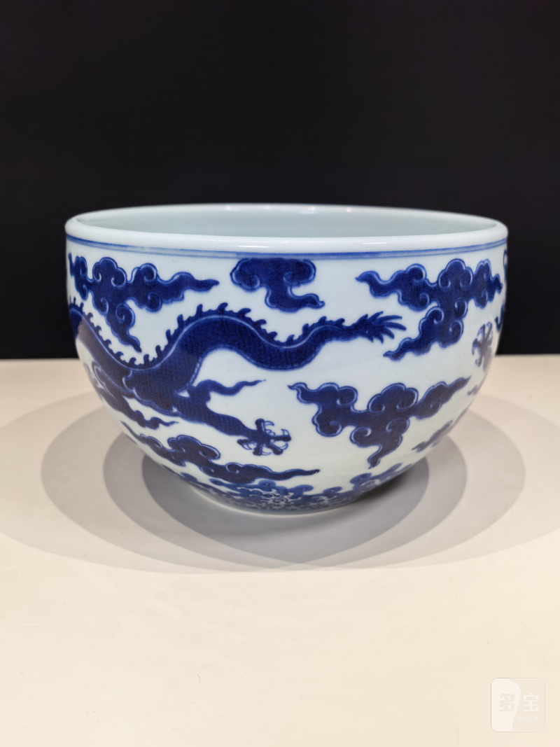 清乾隆 仿嘉窑青花云龙纹卷缸 - 图5
